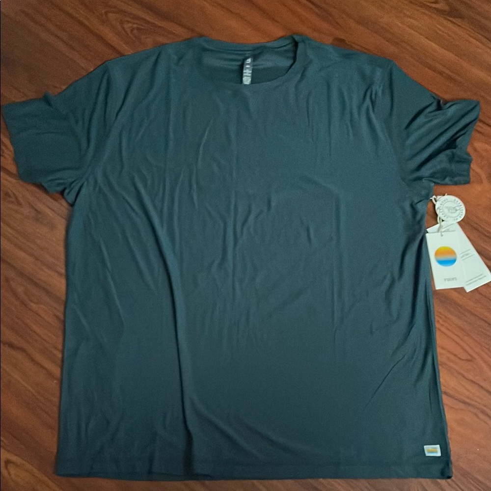 New Men's Vuori Deep sea Strato Tech T-Shirt V126